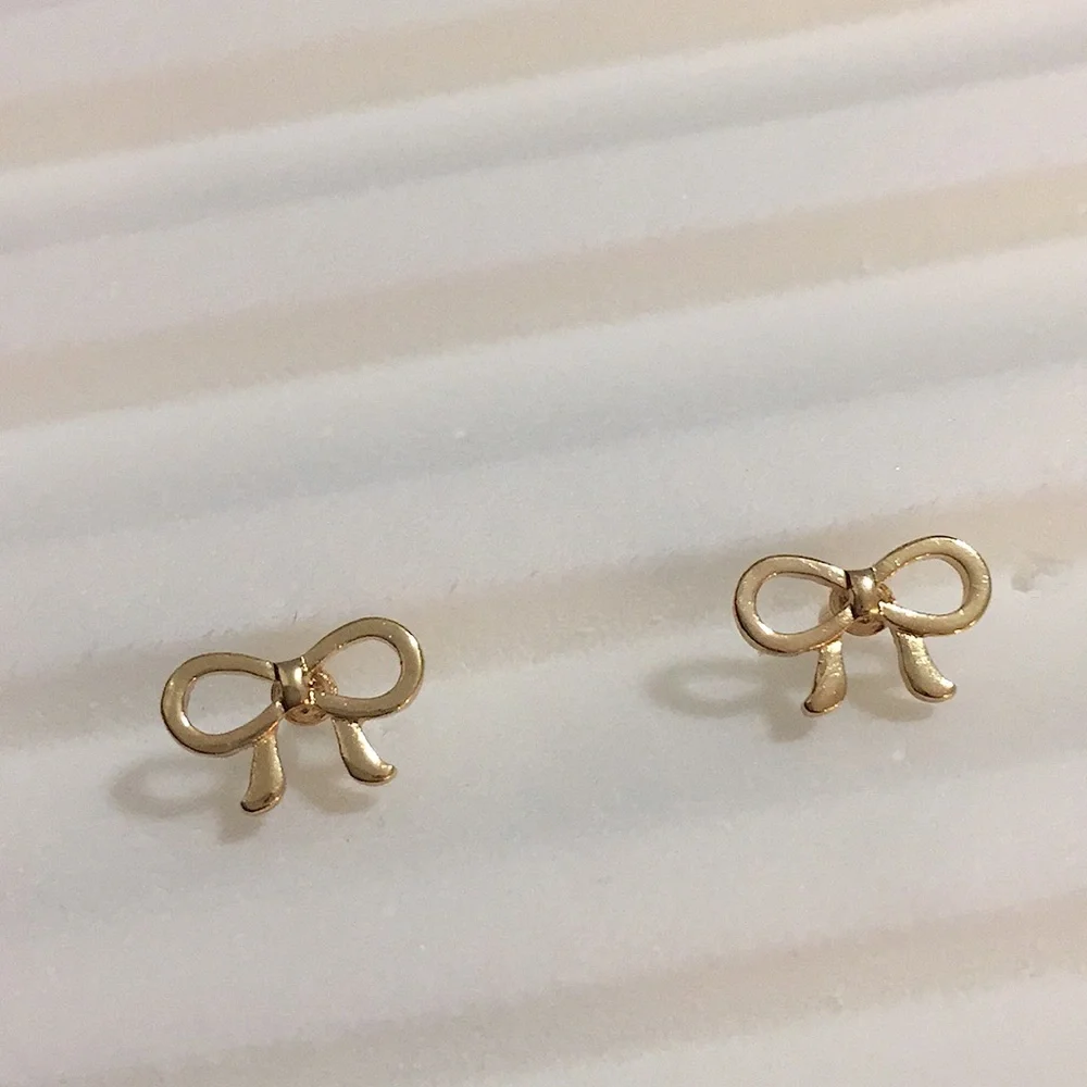 Gold bow earrings